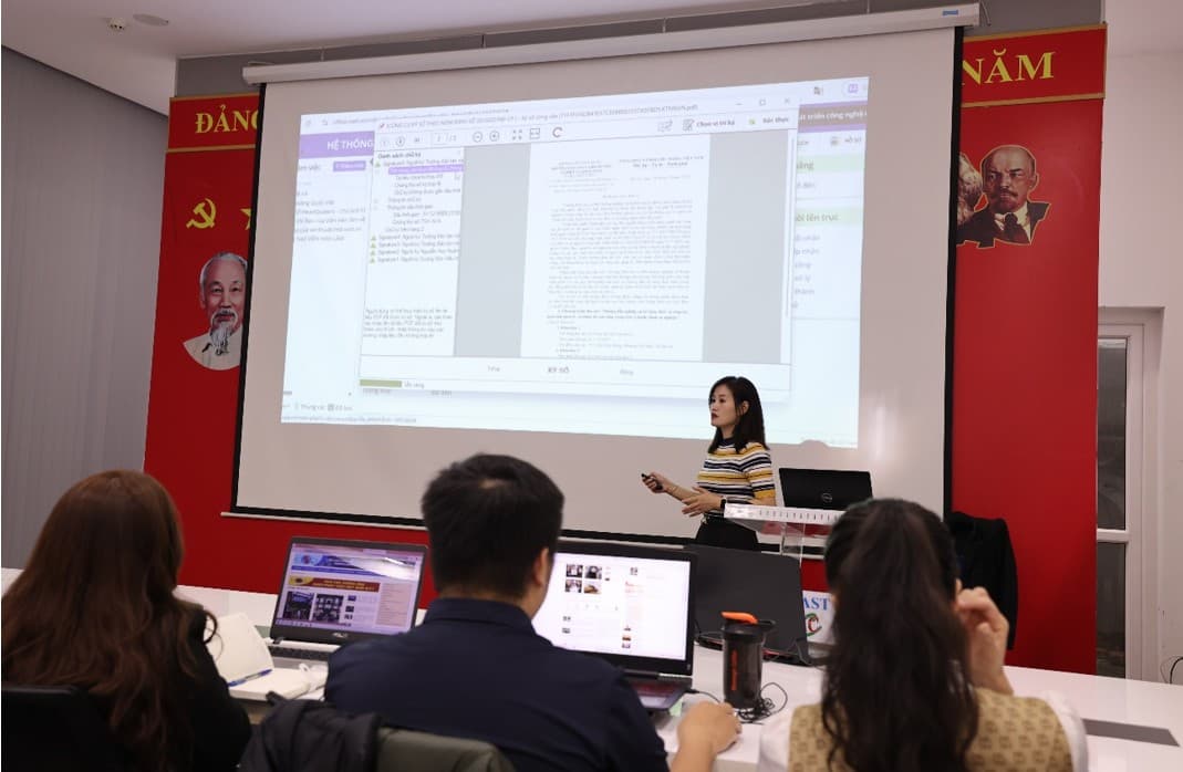 Tập huấn “Nâng cao năng lực sử dụng ứng dụng số phục vụ quản lý, tác nghiệp và nghiên cứu khoa học”