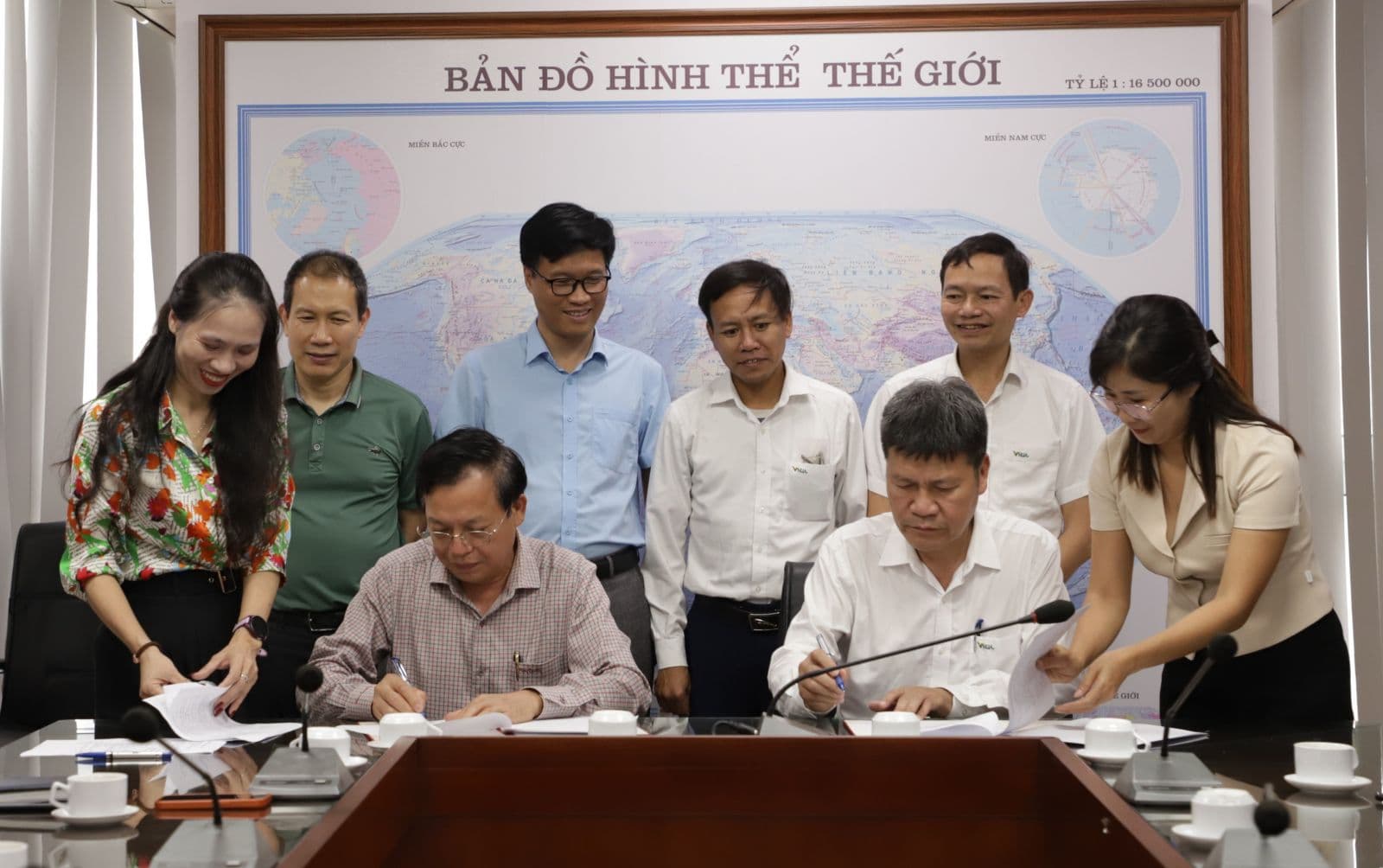 Ký kết thỏa thuận hợp tác khoa học công nghệ giữa Trung tâm Nghiên cứu và Phát triển công nghệ cao và Viện Phát triển cô