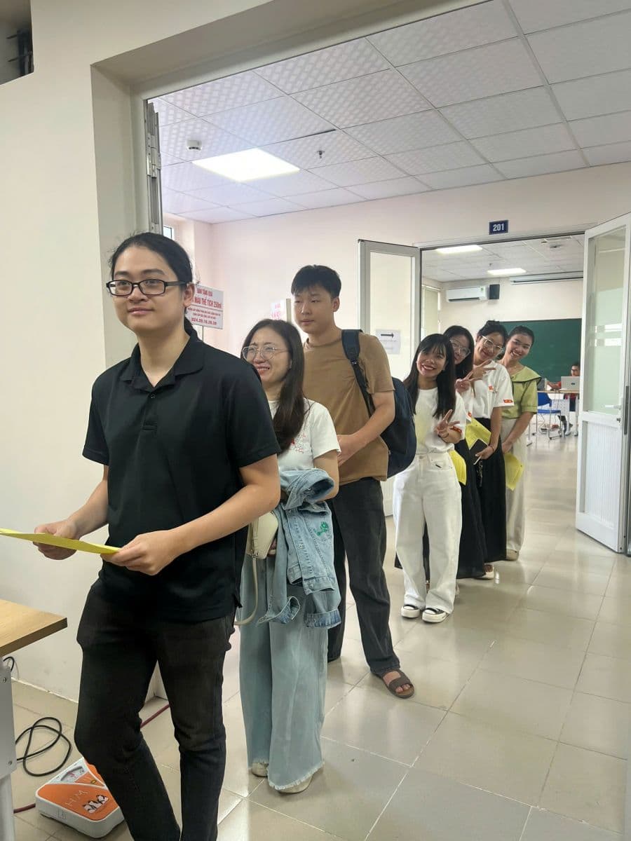 Trung tâm Nghiên cứu và Phát triển Công nghệ cao (CHTD) hưởng ứng nhiệt tình “Ngày Hồng USTH 2025 - Giọt máu cho đi, nhi