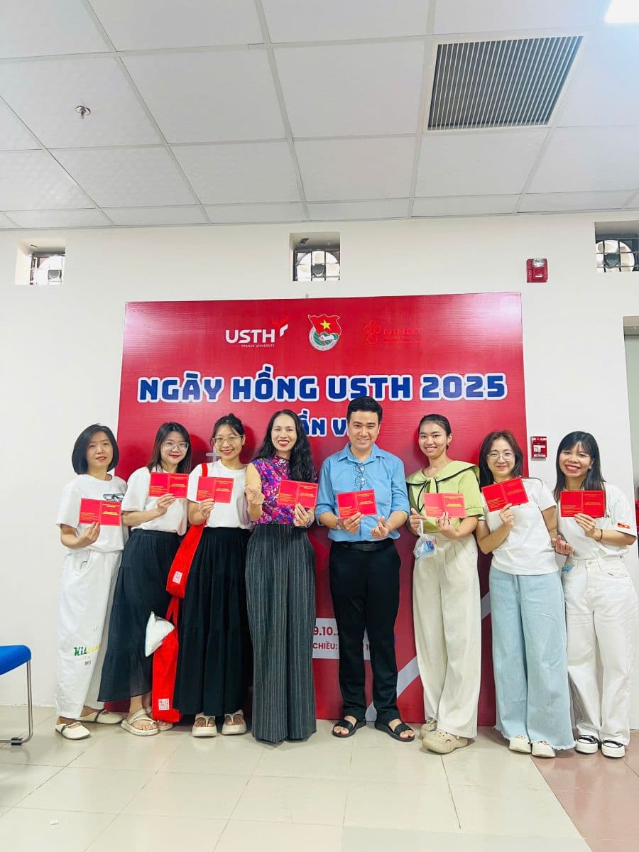 Trung tâm Nghiên cứu và Phát triển Công nghệ cao (CHTD) hưởng ứng nhiệt tình “Ngày Hồng USTH 2025 - Giọt máu cho đi, nhi
